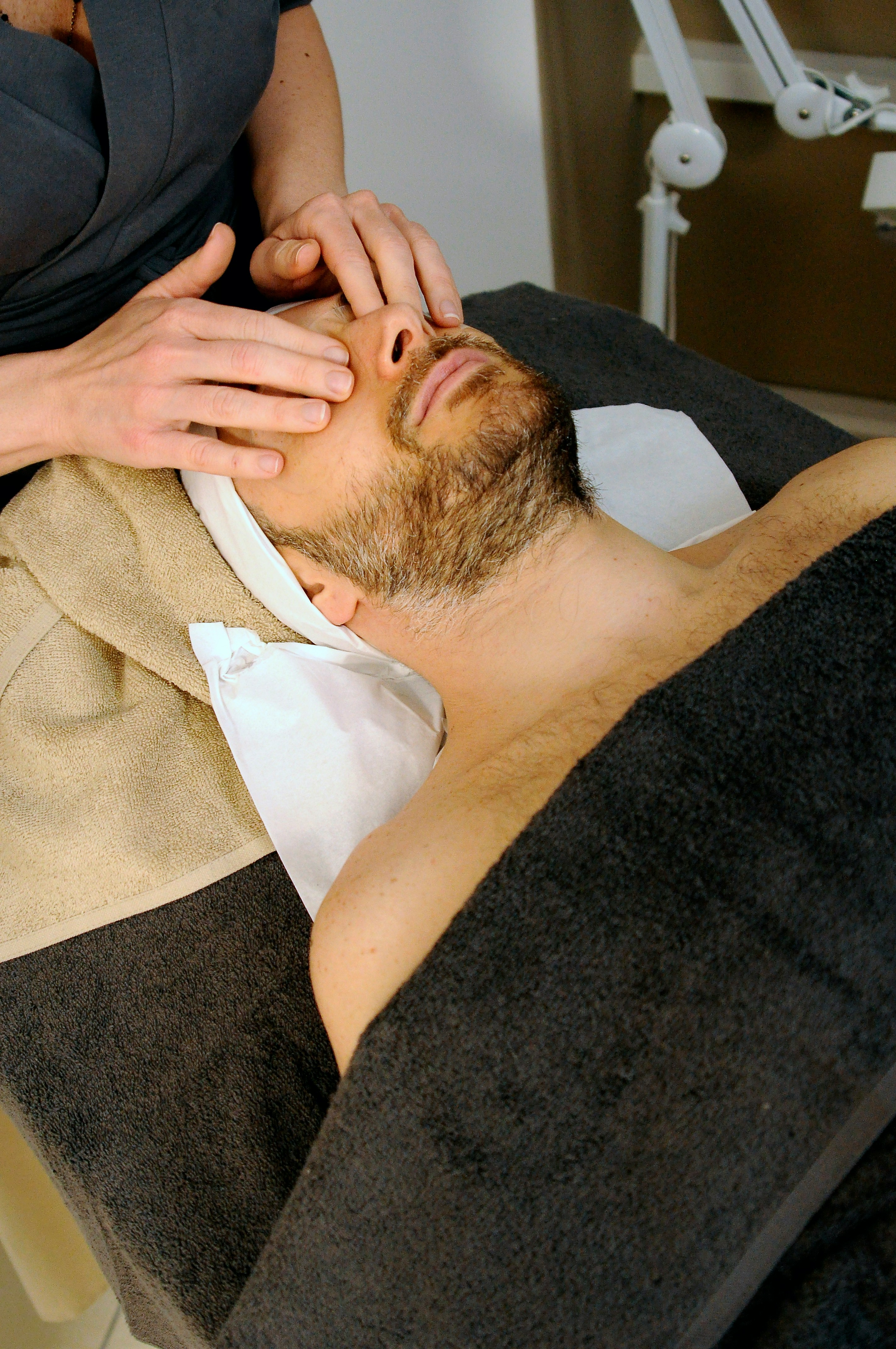 Non-surgical face lifting
